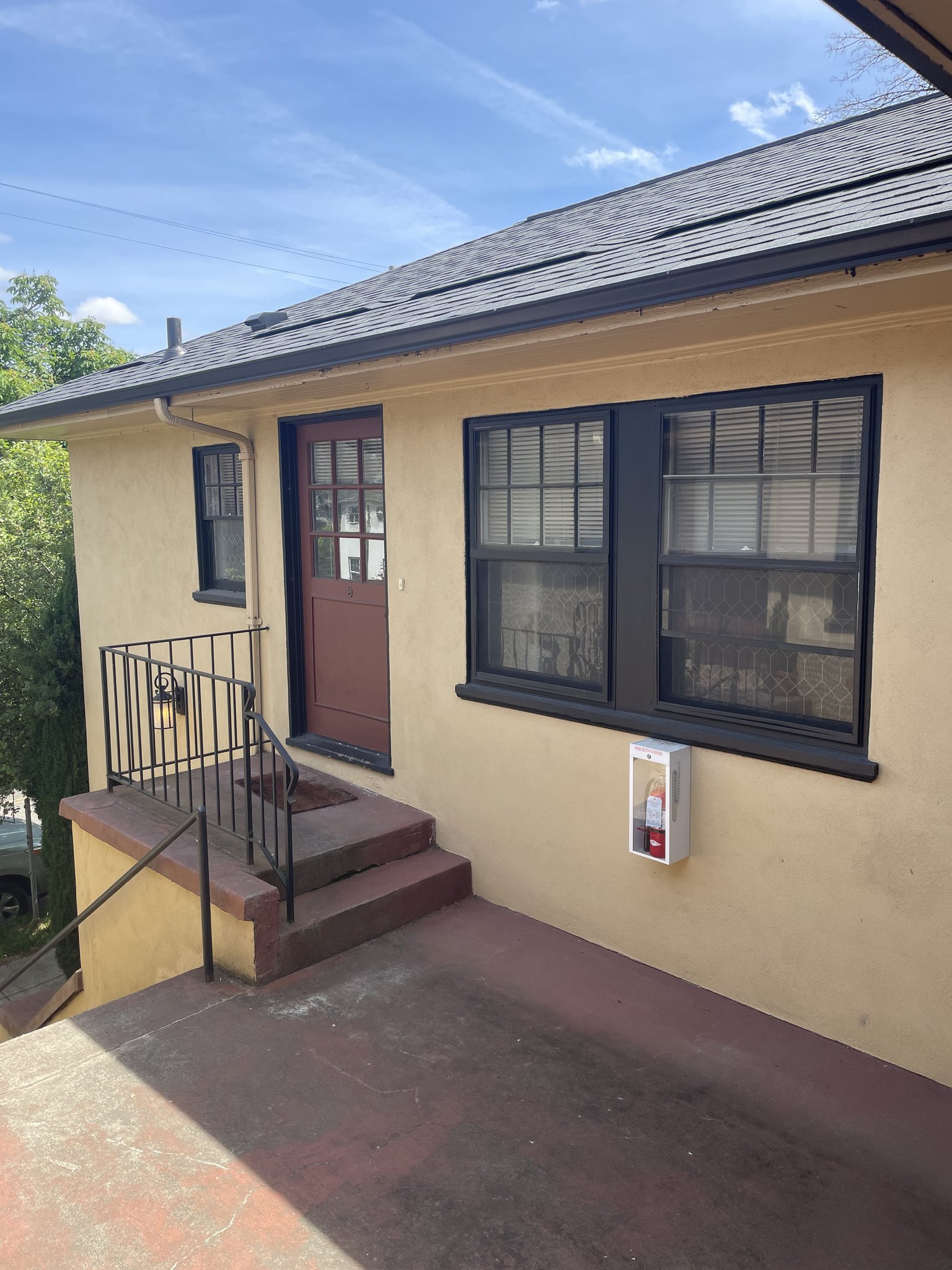 Portland Apartment: 1635 nw 25th ave