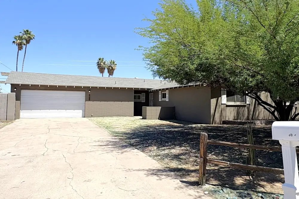 Glendale House: 5932 W Pasadena Ave