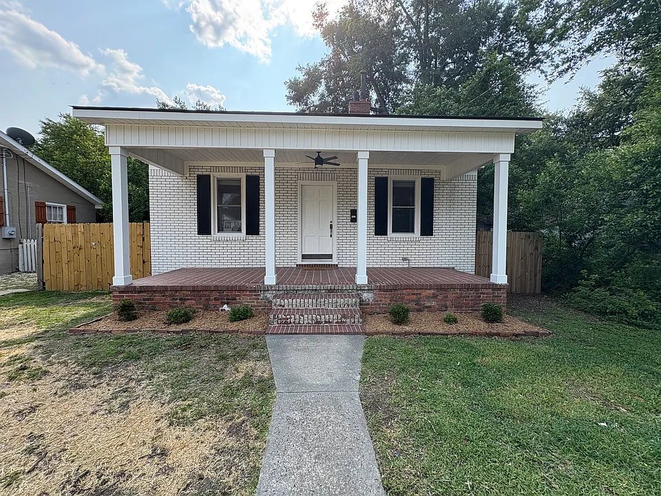 Augusta House: 1527 Schley St,