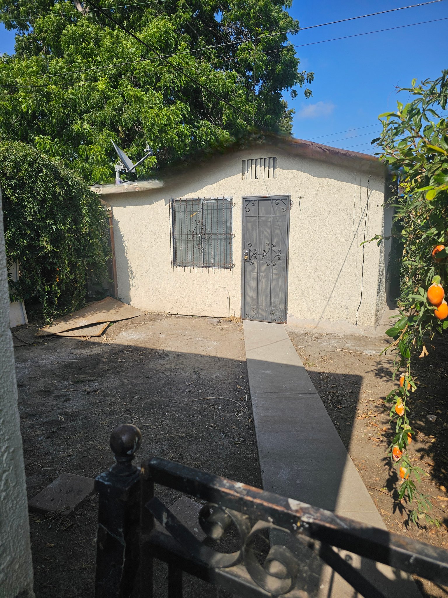 Los Angeles House: 9726 zamora ave