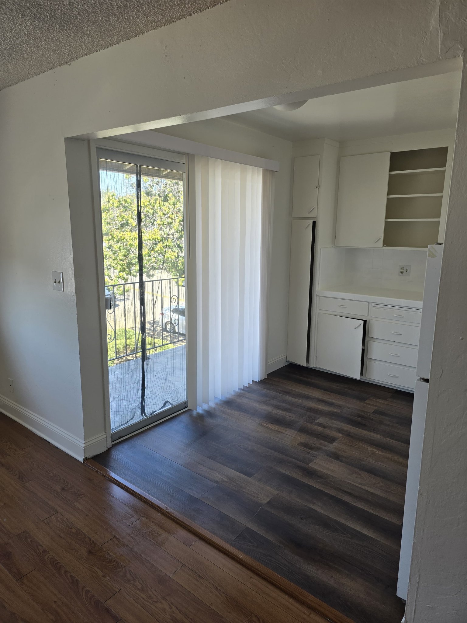 Sunnyvale Apartment: 947 Tamarack Lane