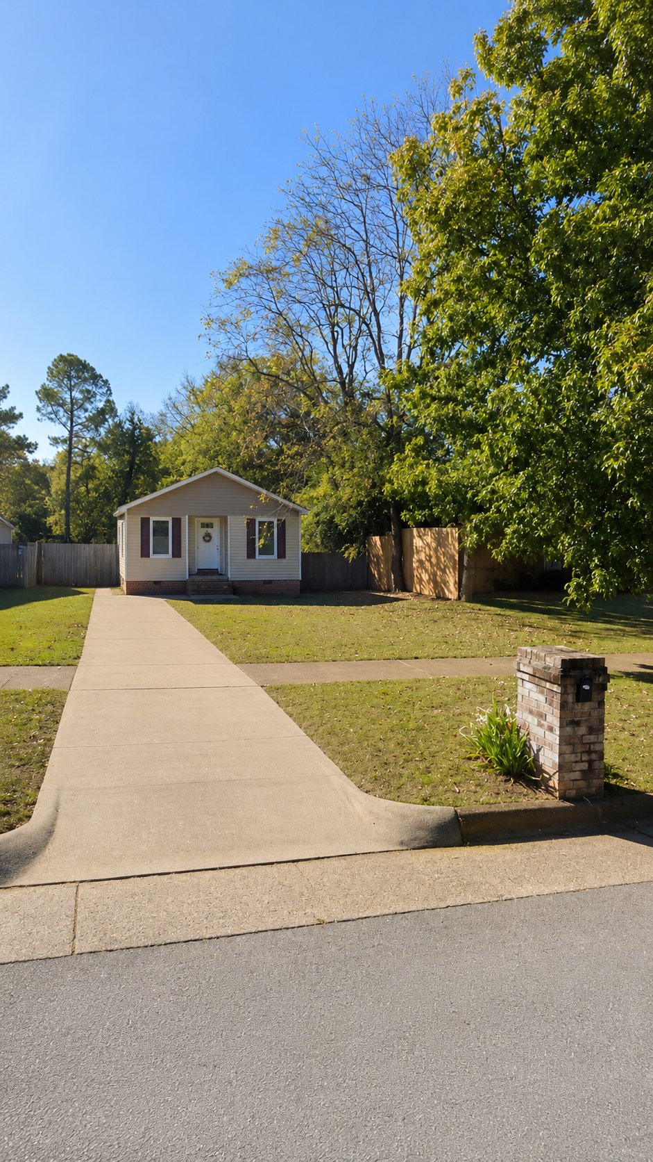 Decatur House: 1003 Moulton St E