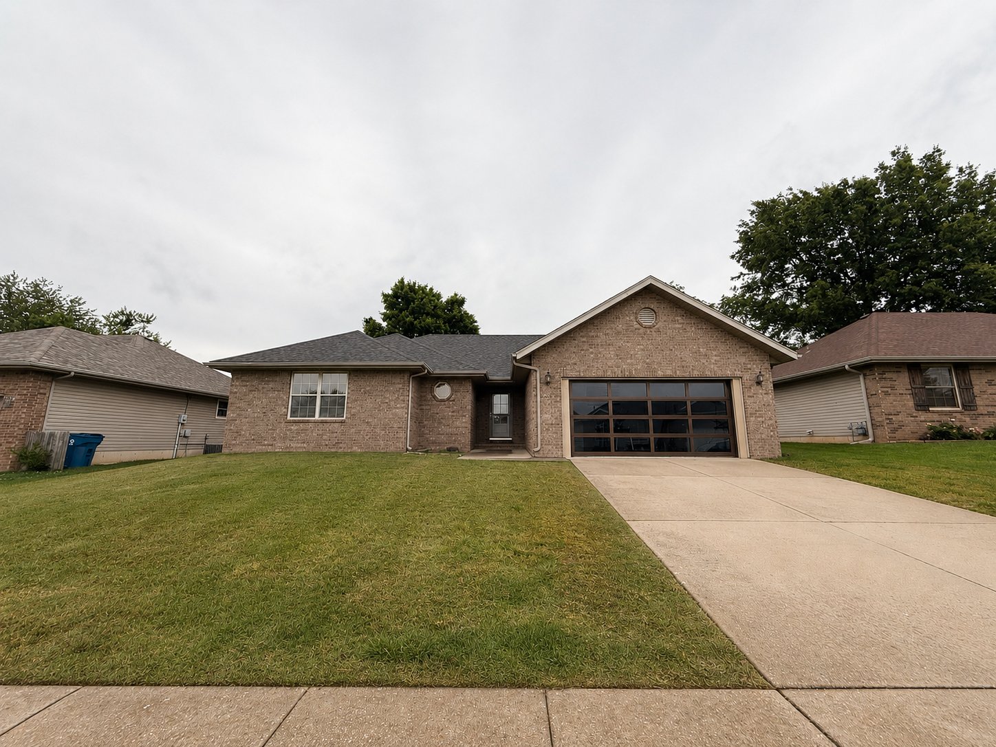Nixa House: 991 Glen Oaks Drive