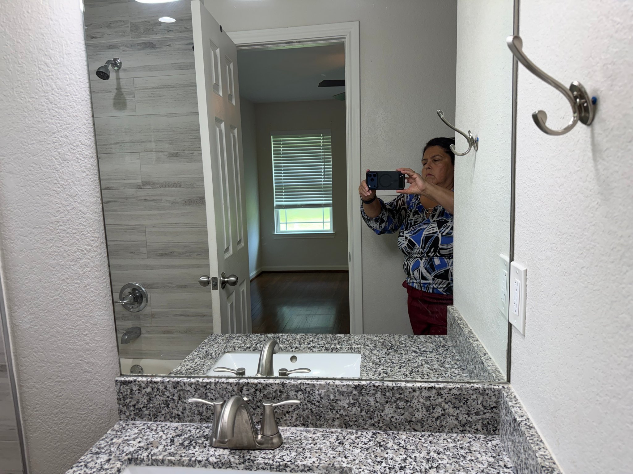 Baytown House: 113 Cabaniss Ave