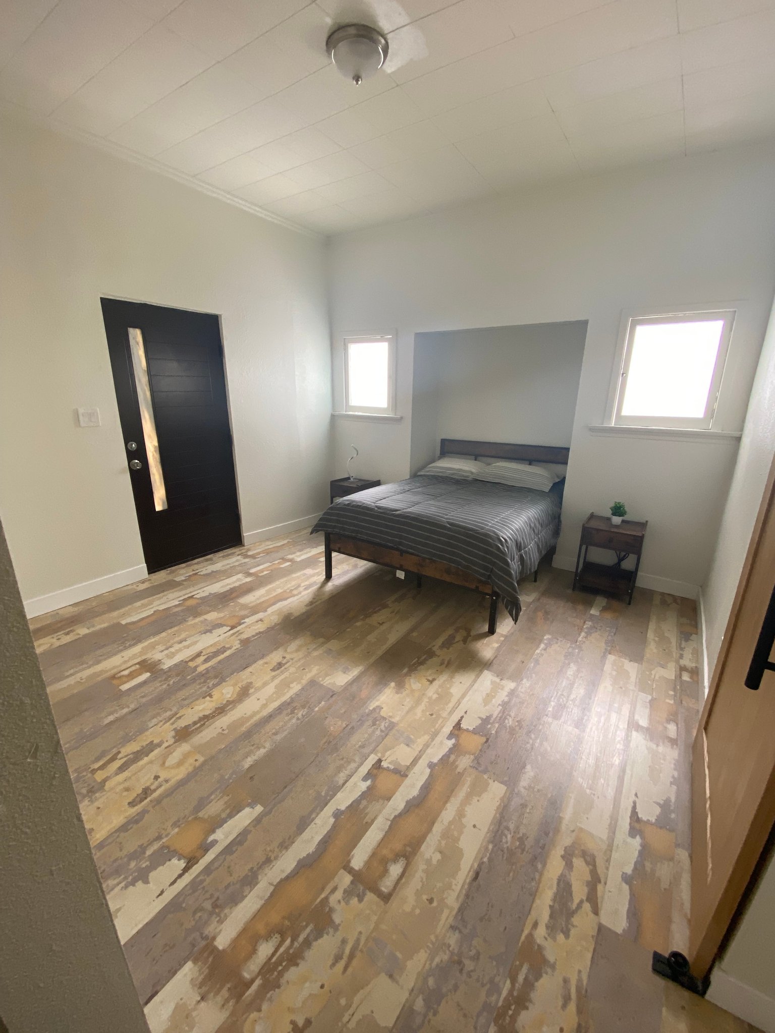 Los Angeles House: 208 E 25th St