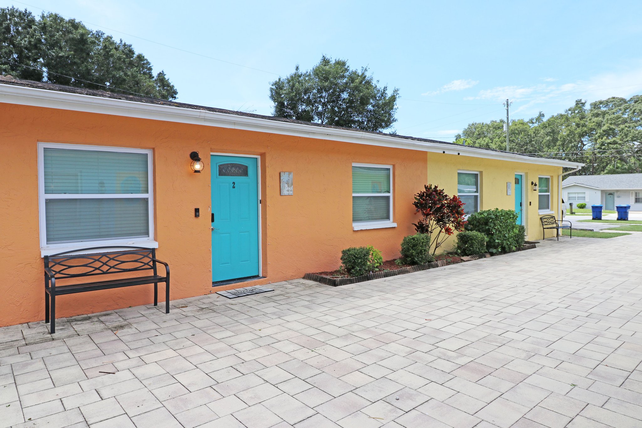 Largo Multiplex: 1635 Gladys St