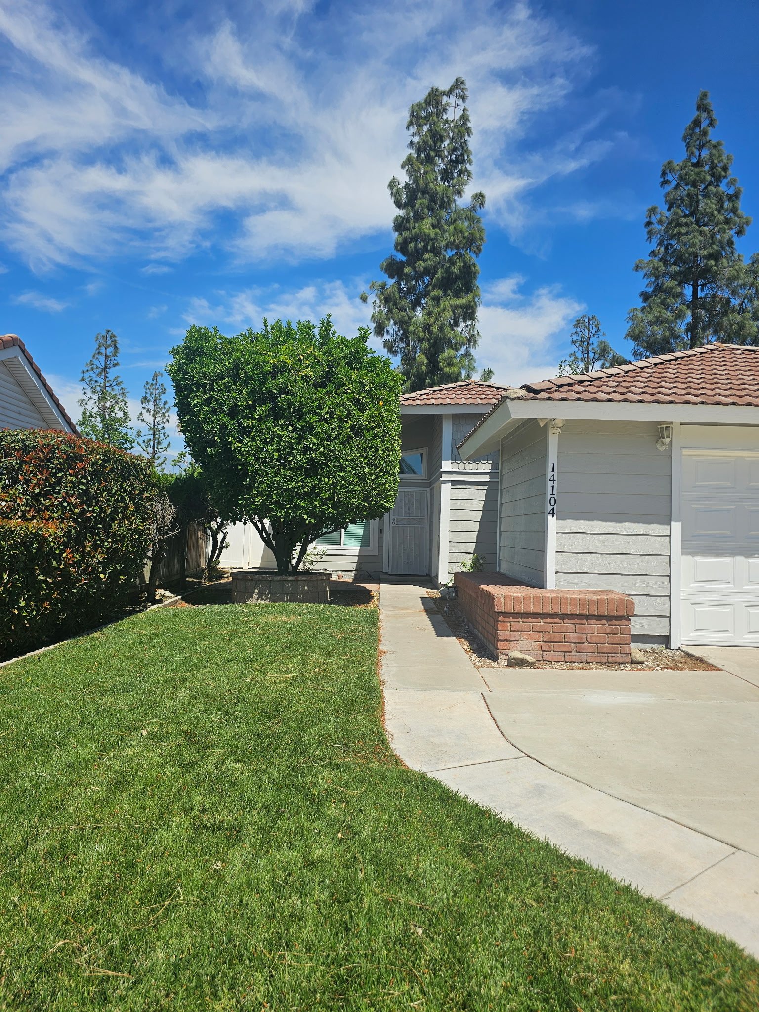 Fontana House: 14104 Hillcrest Dr