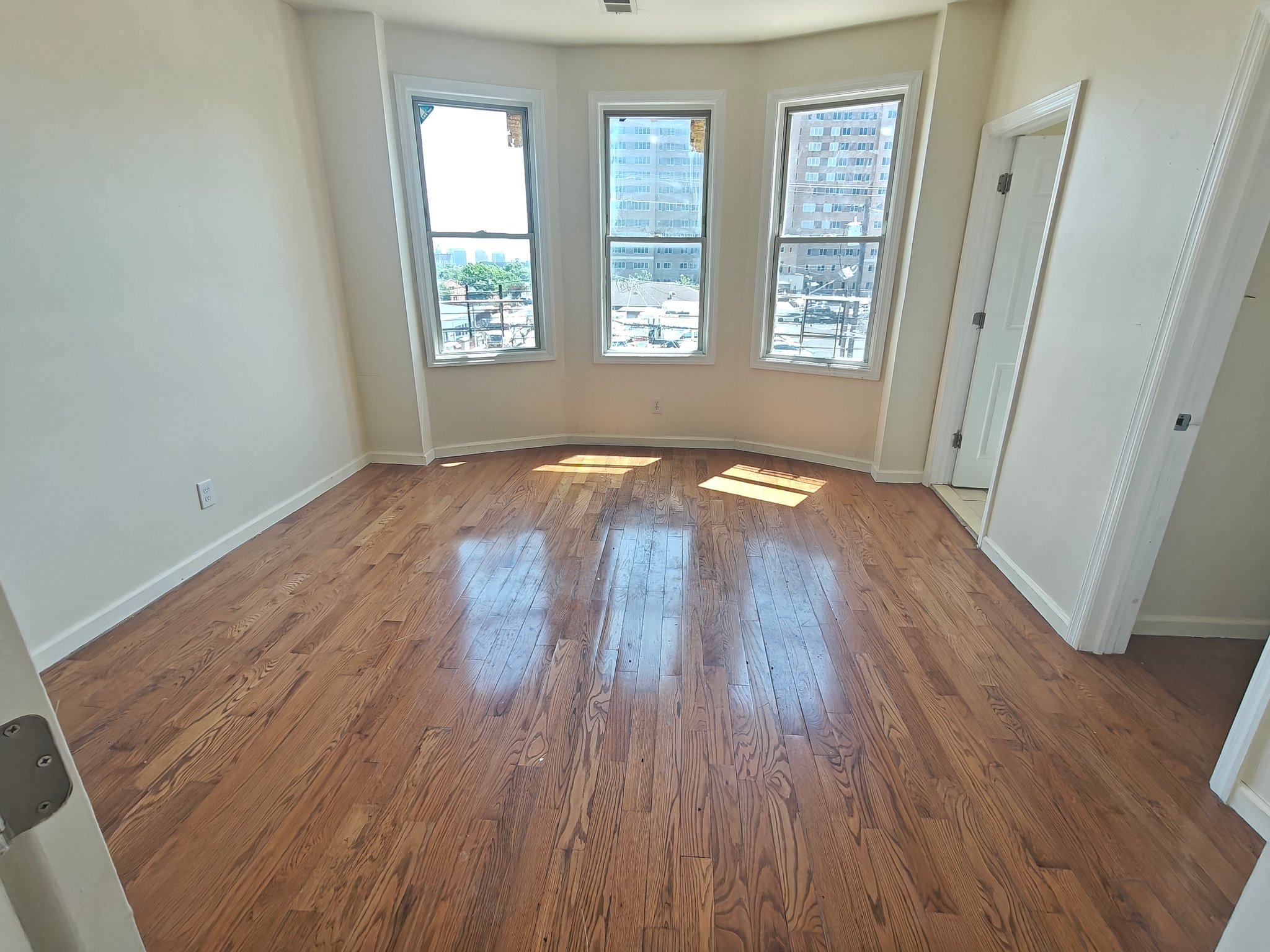 Newark Condo: 85 Littleton Ave