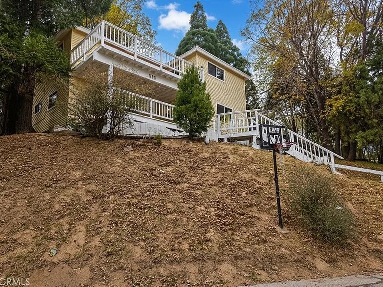 Crestline House: 398 Dunant
