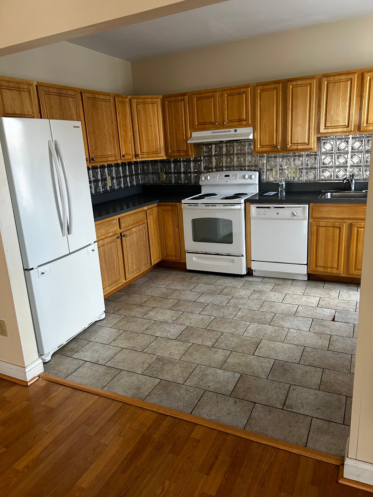 Hartford Apartment: 29 B Edgewood St