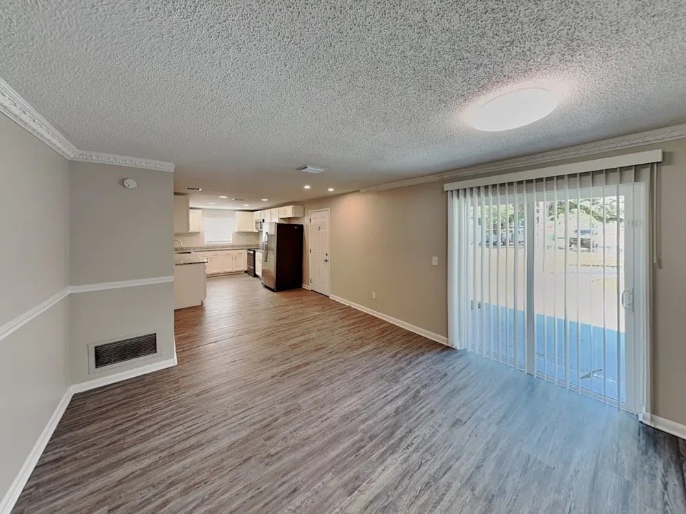 jacksonville House: 6947 Magdelena Dr