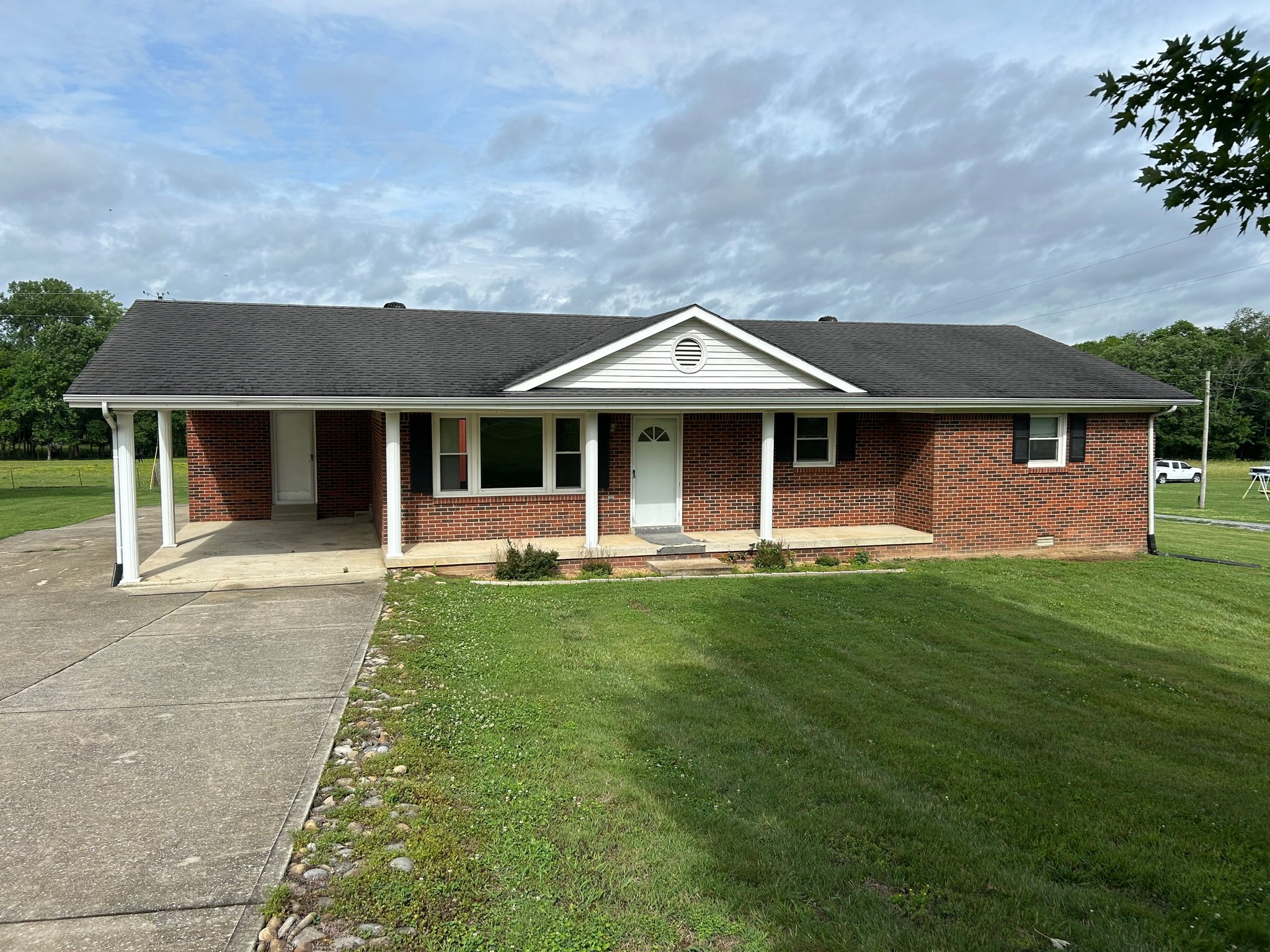 Riddleton House: 147 Riddleton Cir