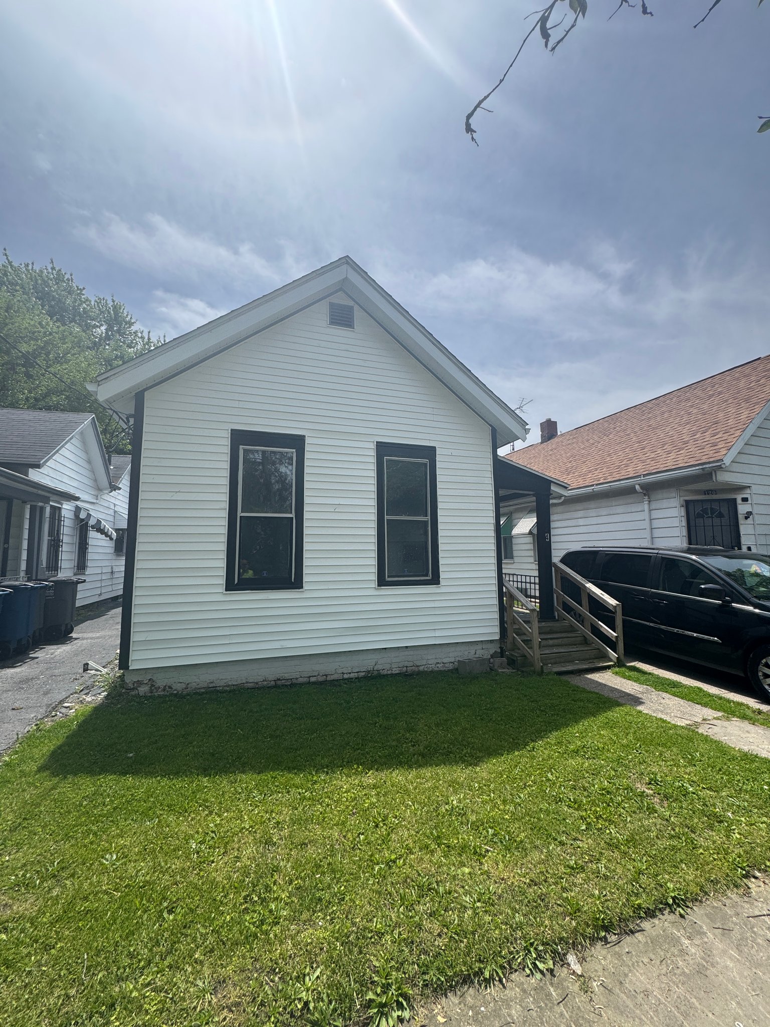 Toledo House: 124 Everett St
