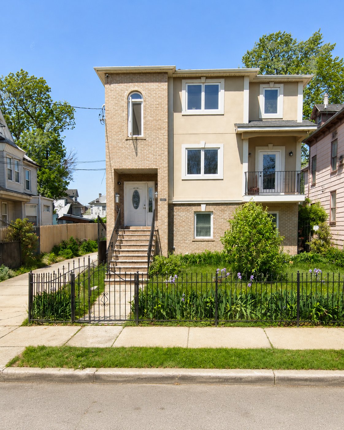 Newark Condo: 204-206 N 7th St