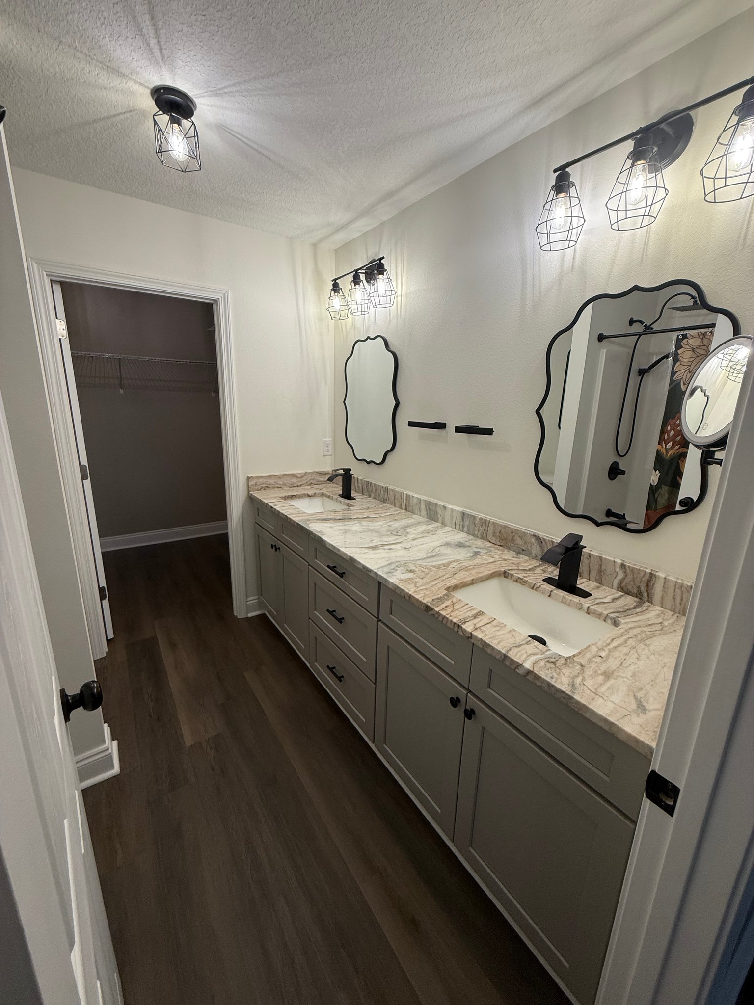 Crestview House: 4624 Dove Way