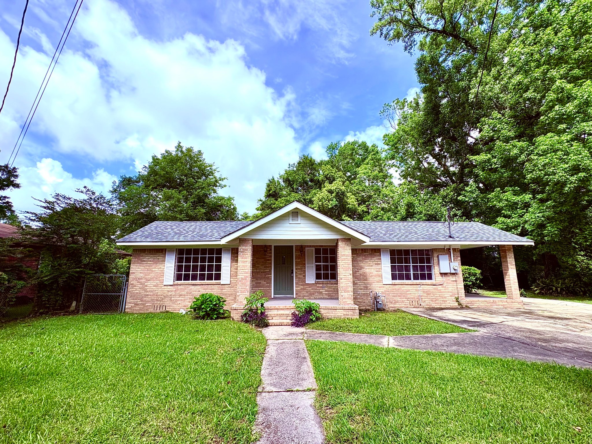 Mobile House: 861 Welworth Street