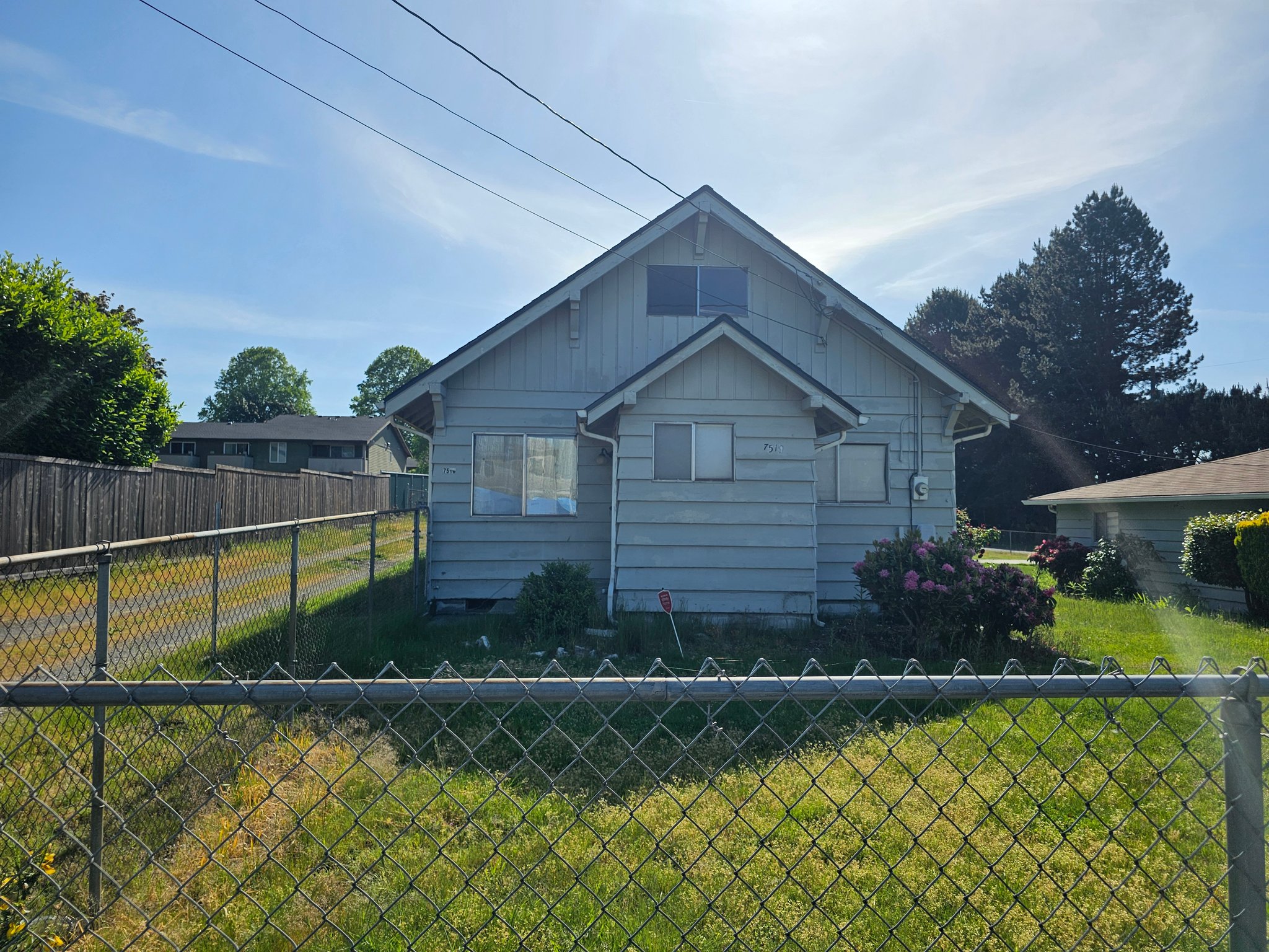 Lakewood House: 7519 Lakewood Drive West