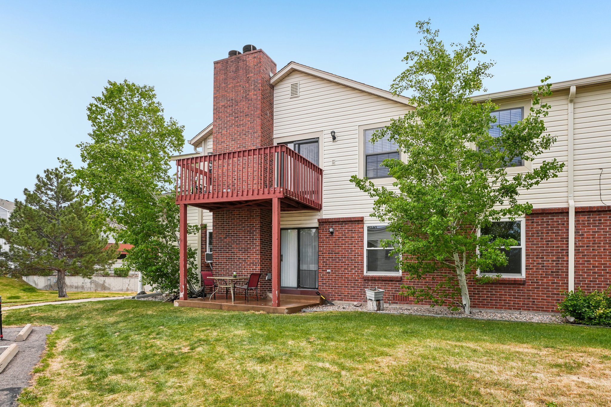 Thornton Apartment: 11922 Bellaire st.