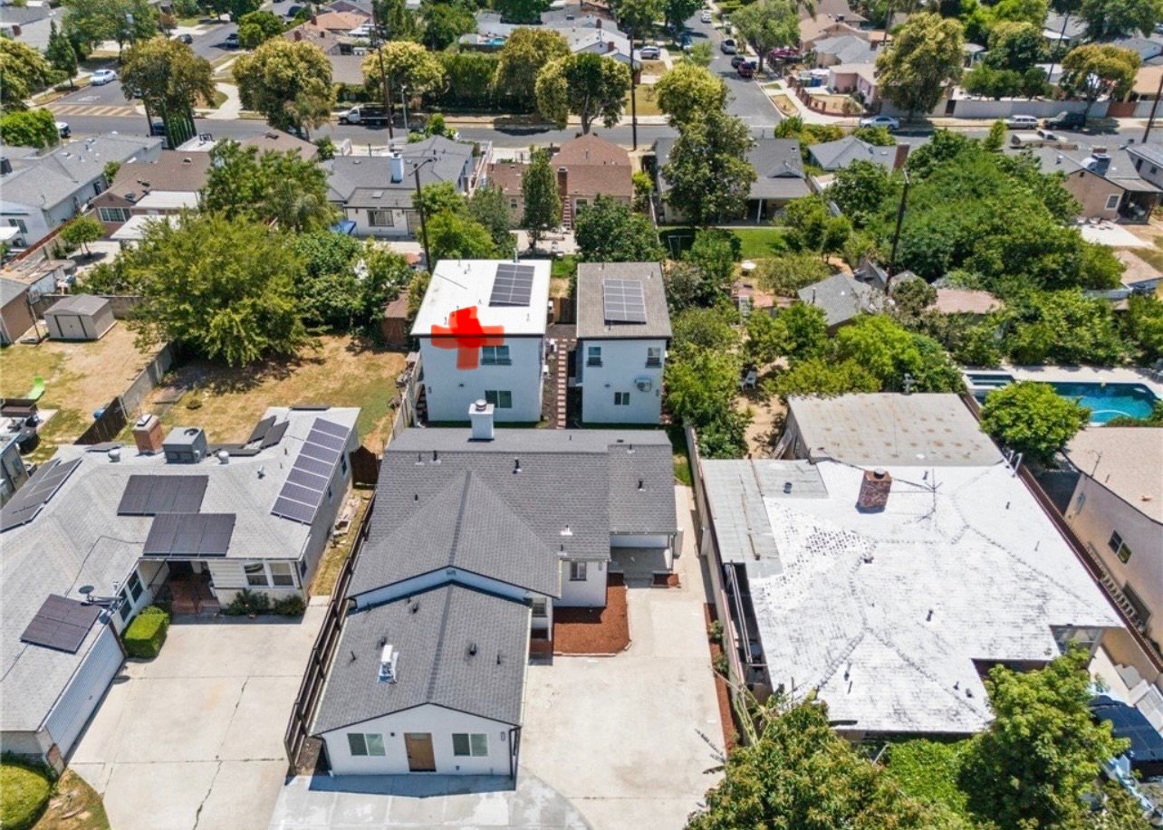 Reseda House: 18654 Runnymede St