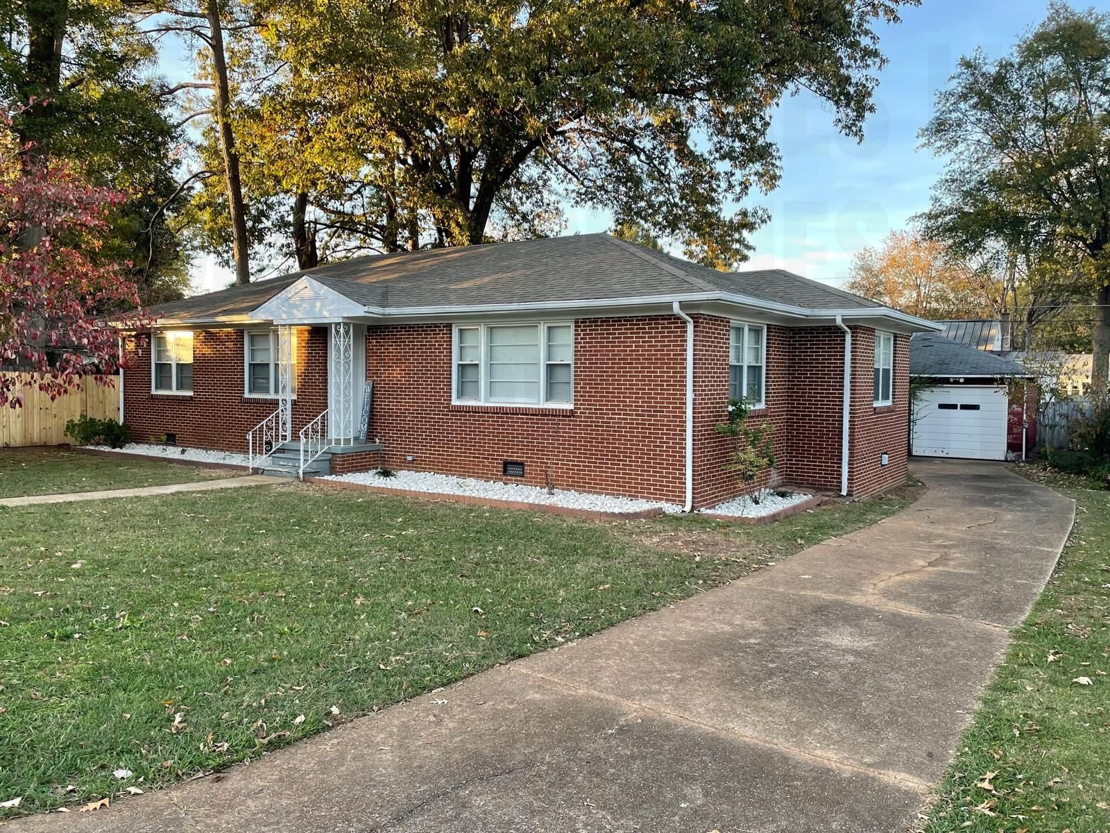 Tuscumbia House: 1103 E 2nd Street