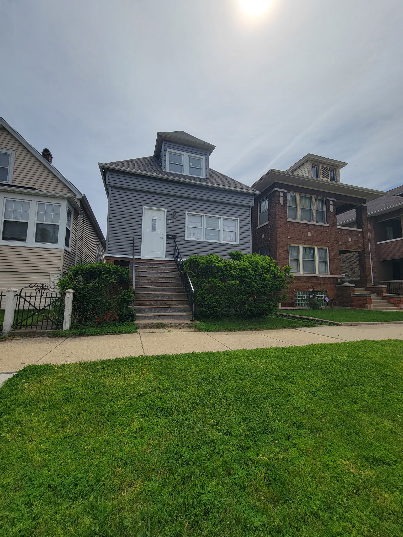 Chicago House: 8035 S Coles Ave