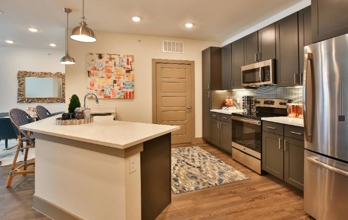 Conroe Apartment: 300 Enclave Dr