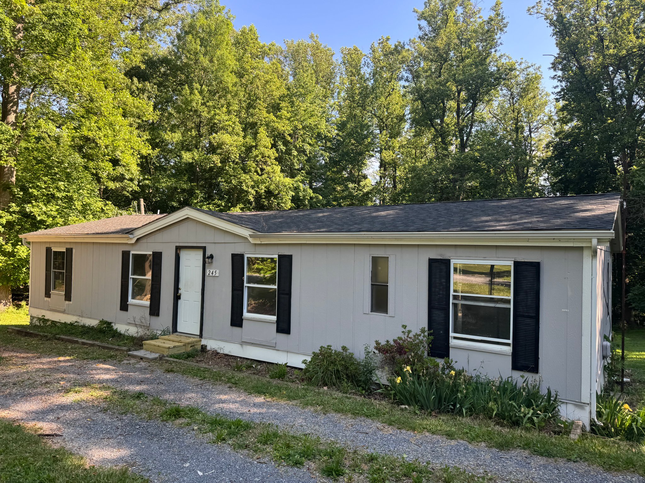 Harpers Ferry House: 245 Deerfoot Rd