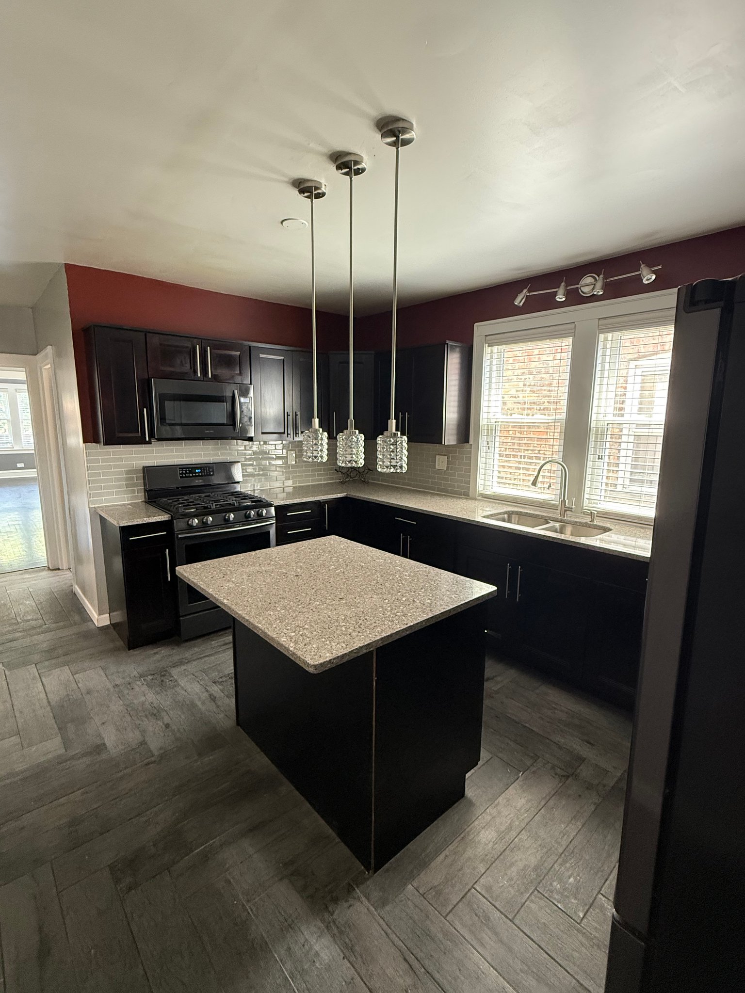 Berwyn Apartment: 1822 Ridgeland Ave