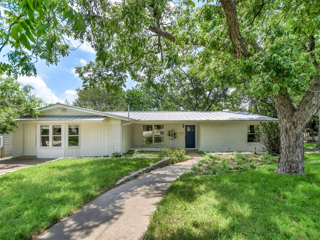 Austin House: 2007 Paramount Ave