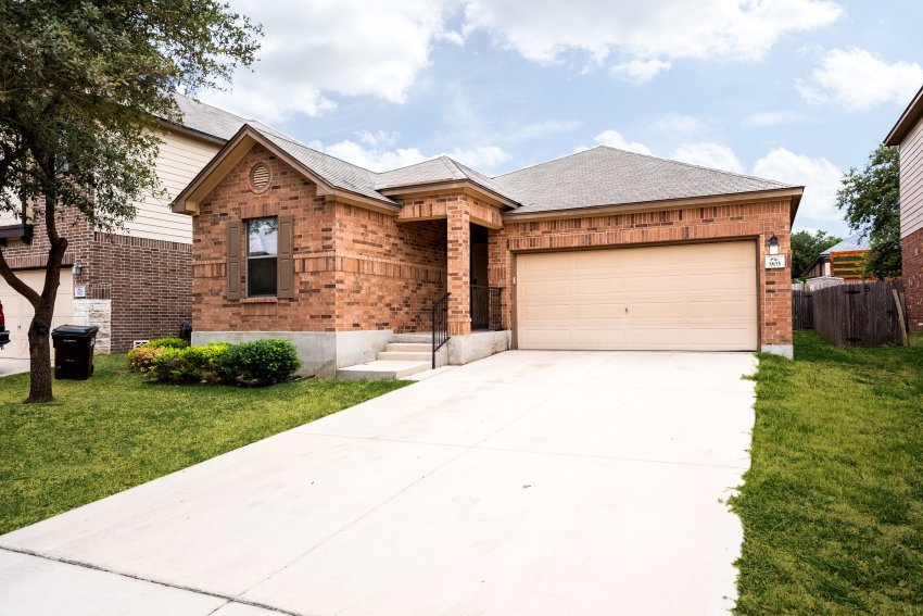 San Antonio House: 903 Spello Cir