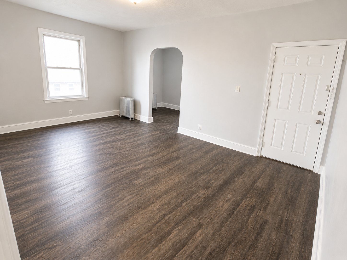 Newark Condo: 381 Leslie St