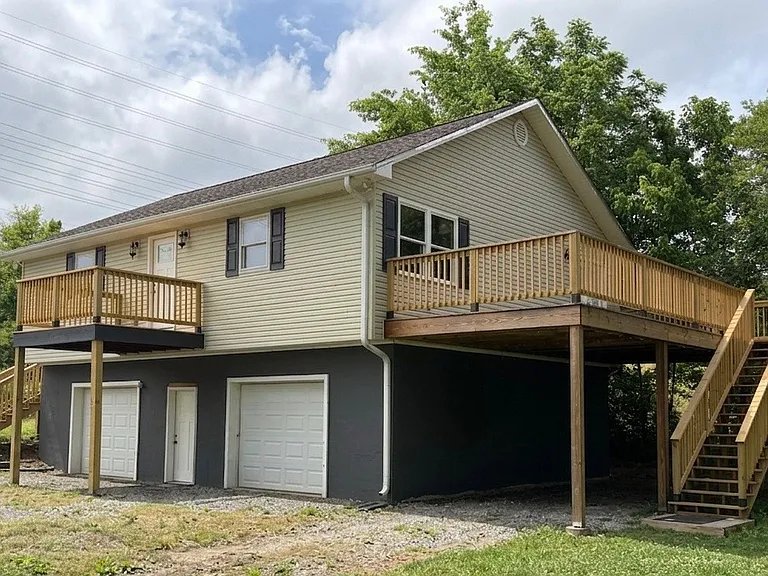 Luttrell House: 3135 Highway 61 E