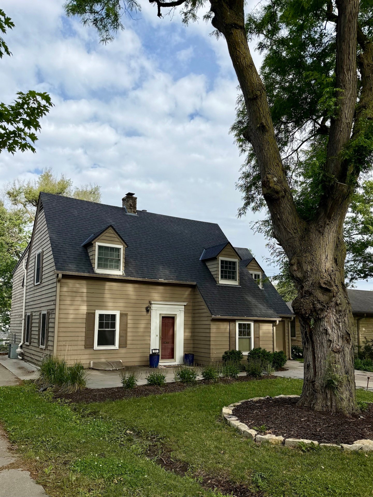Lincoln House: 3211 S 30th St