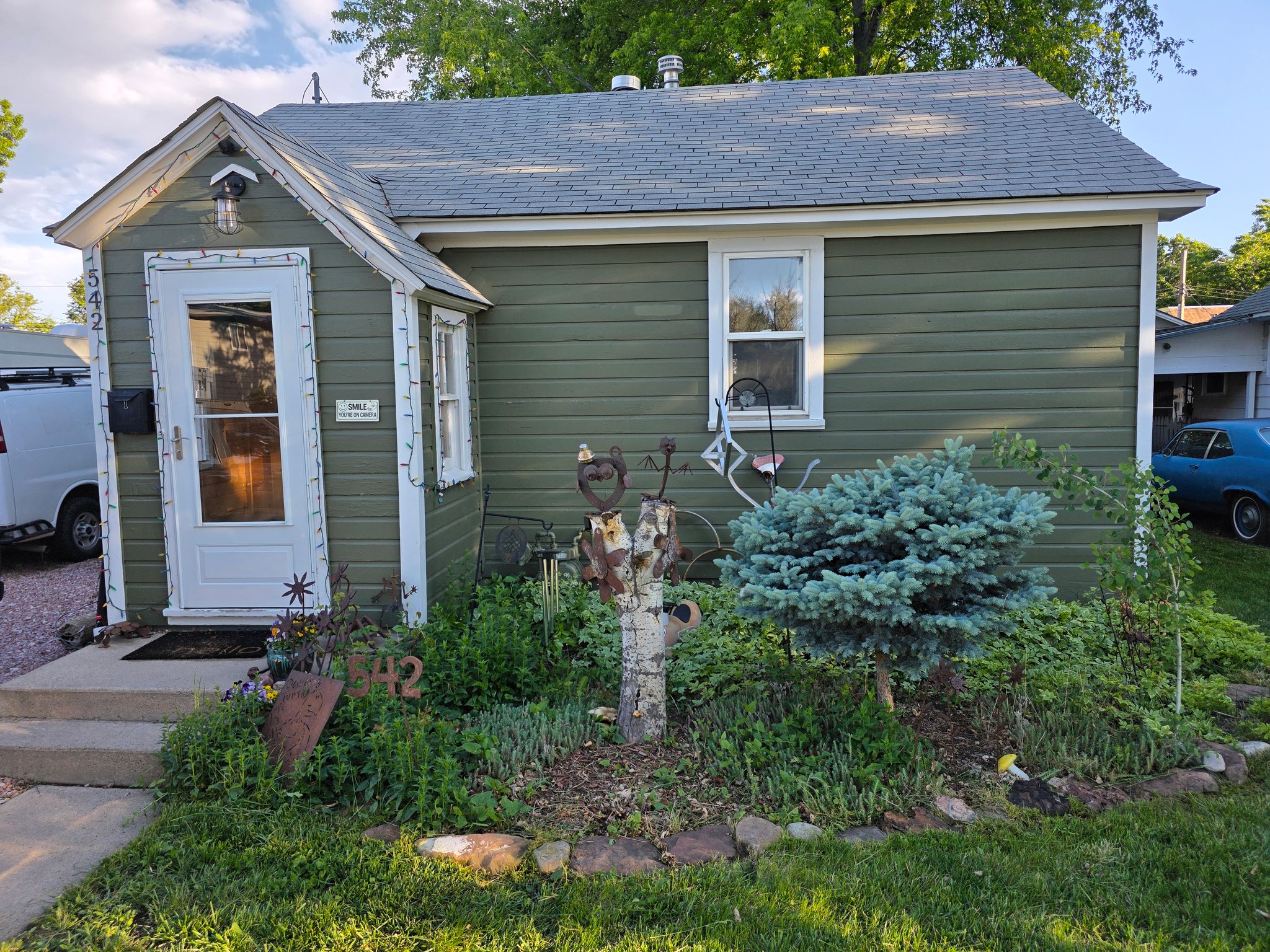 Loveland House: 542 E 10th St