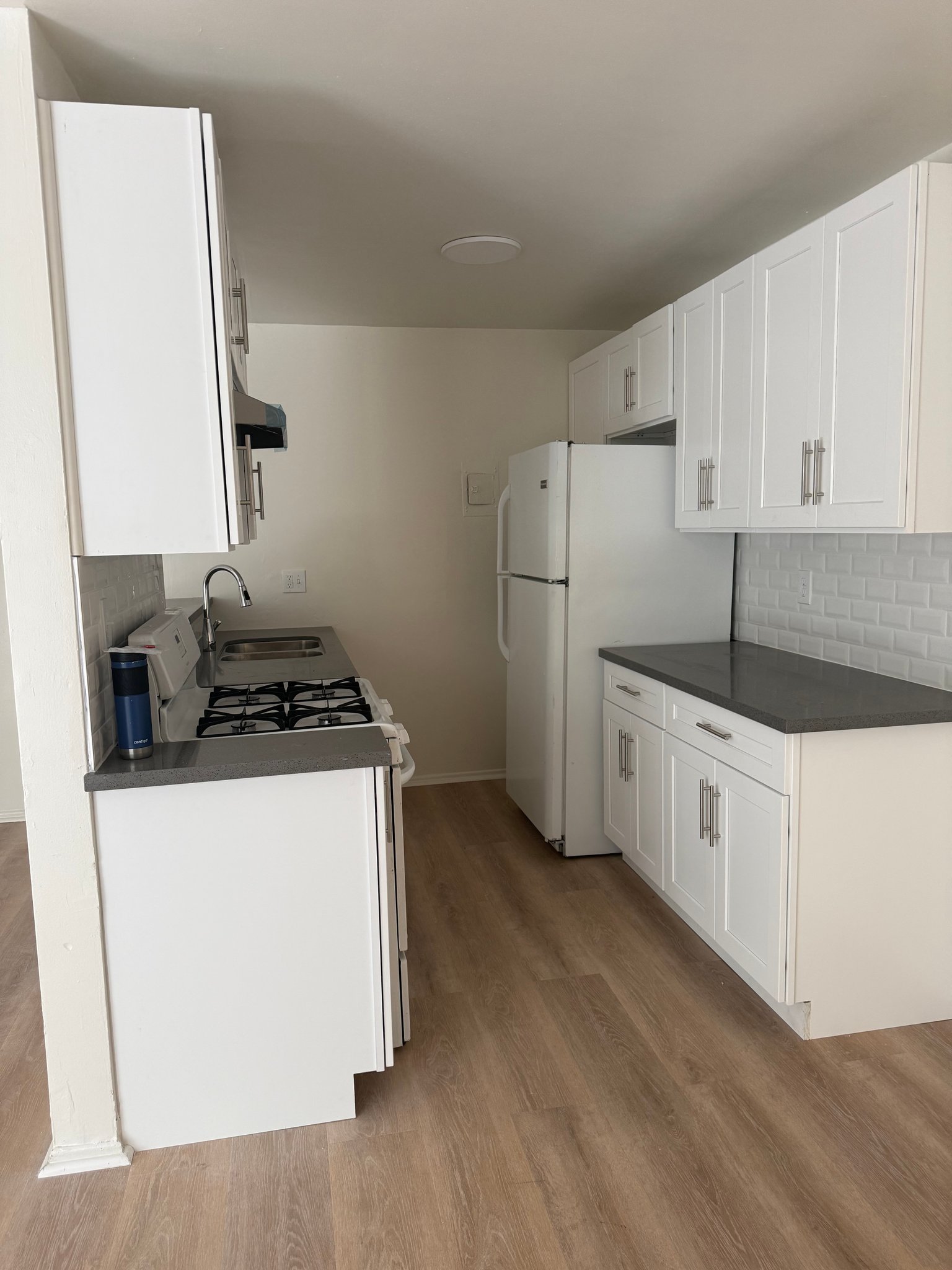 Los Angeles Apartment: 1538 N Detroit St