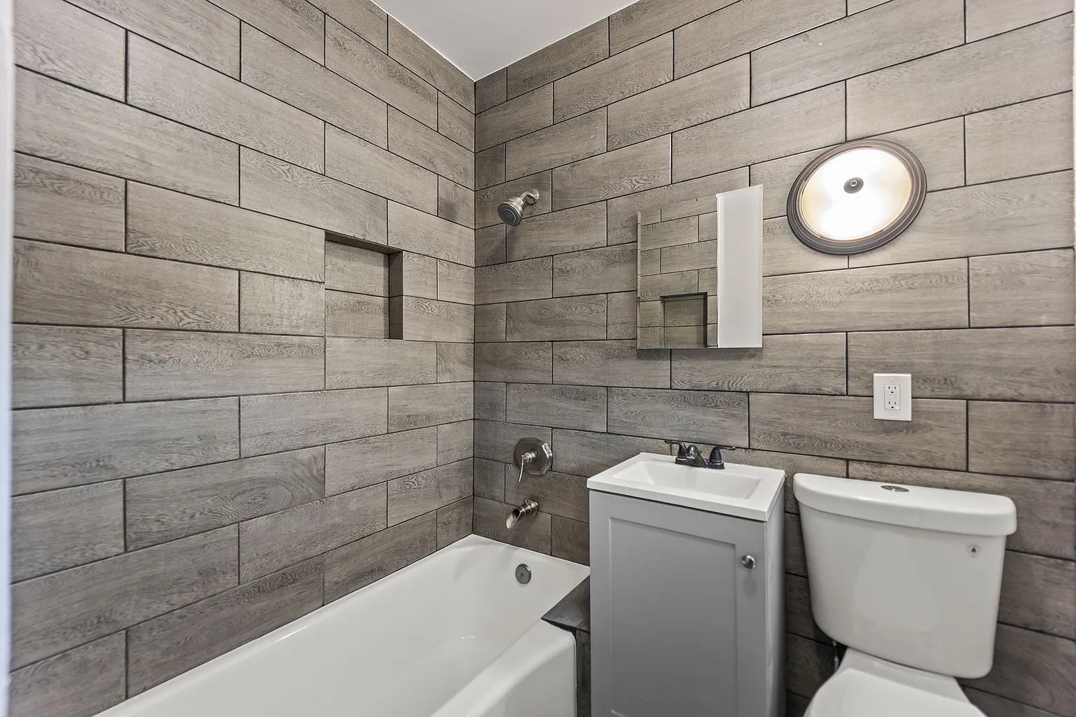 Tujunga Apartment: 10639 Fitzroy Ave
