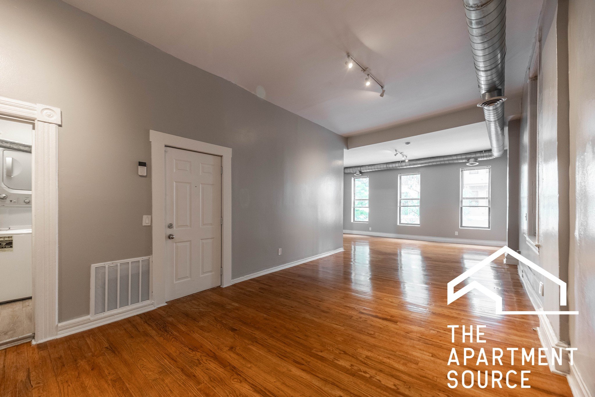 Chicago Apartment: 1877 North Milwaukee Ave