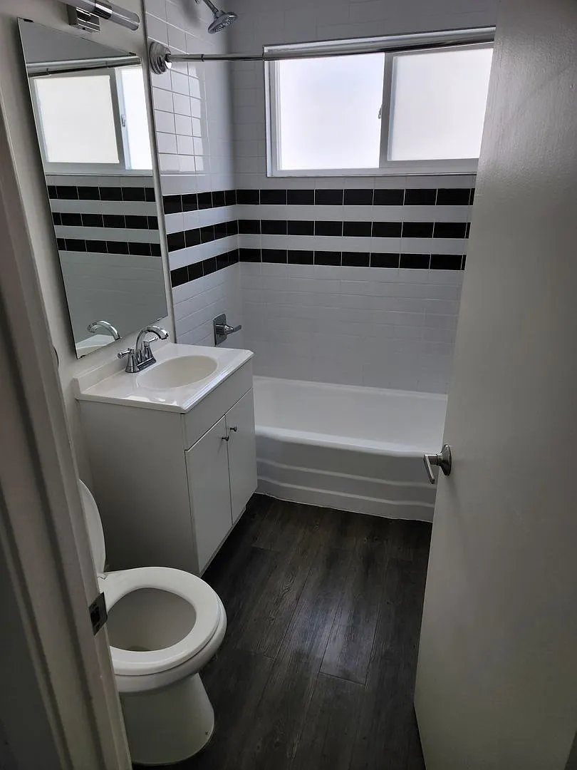 Sherman Oaks Apartment: 4323 Van Nuys Blvd