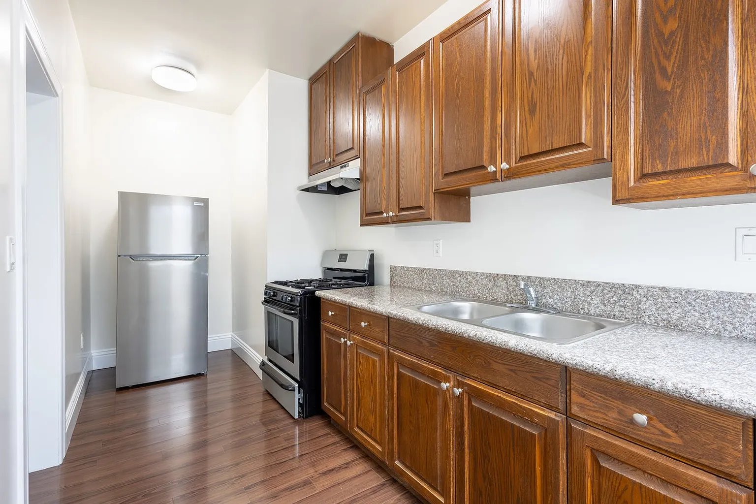 Los Angeles Apartment: 618 S New Hampshire Ave