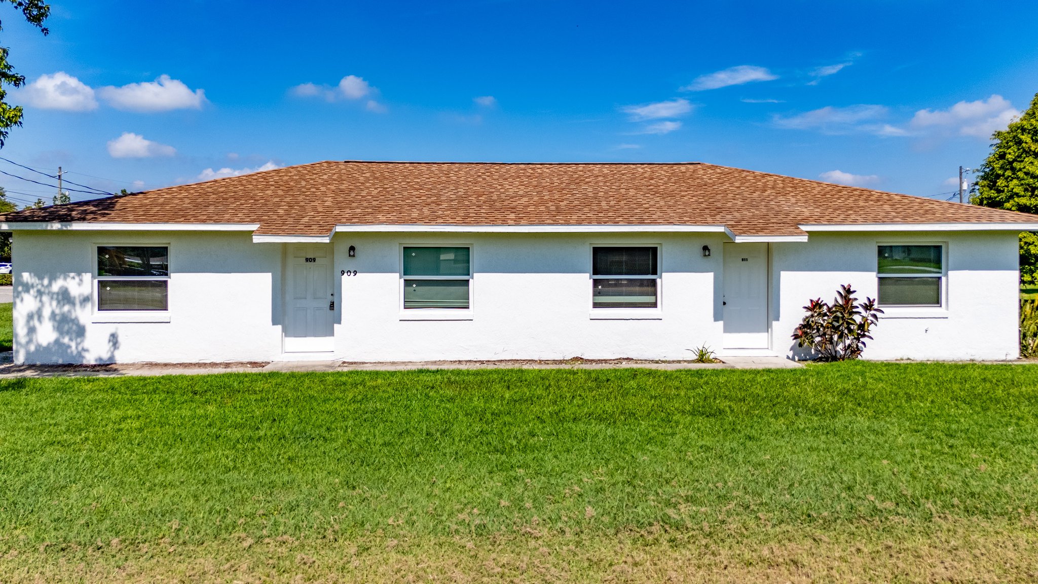 Kissimmee Townhome: 909 West Orange Street