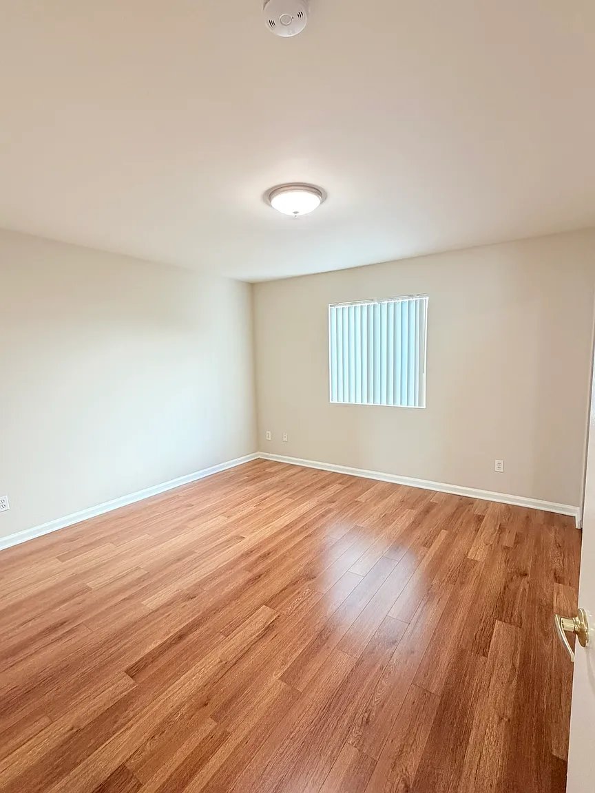 Glendale Apartment: 615 W Milford St
