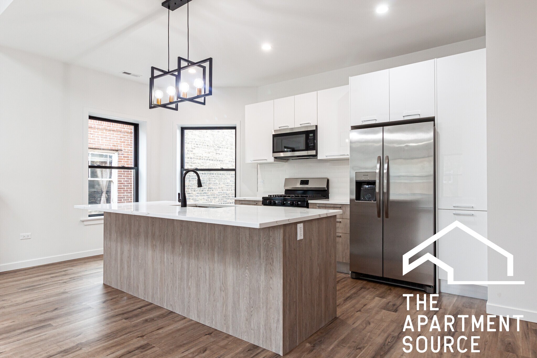 Chicago Apartment: 1428 West Jonquil Ter.