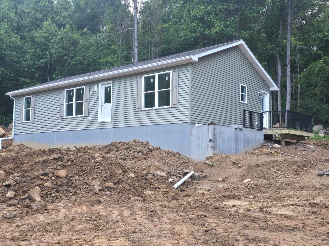 East Berlin House: 41 Hull Dr