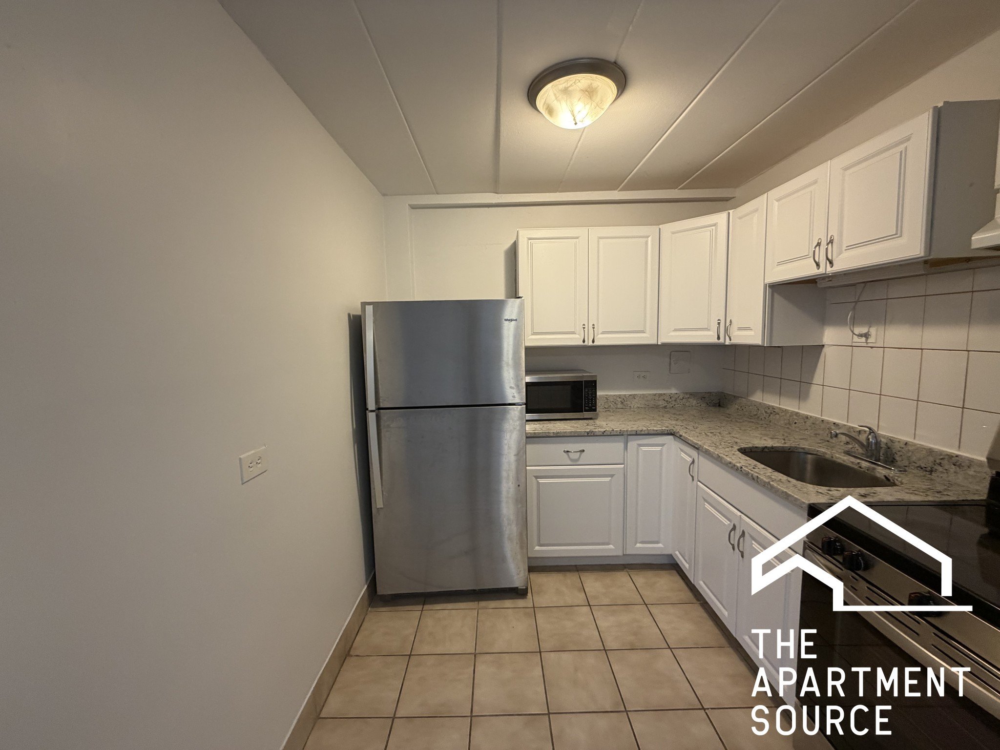 Chicago Apartment: 2025 West Granville Ave