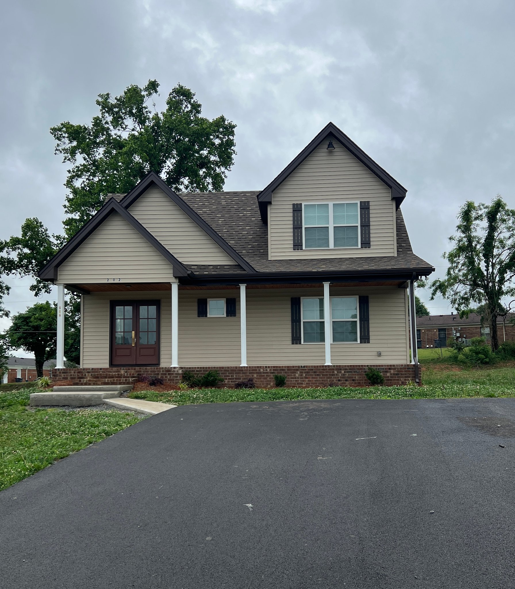 Lafayette House: 202 Cherokee Drive