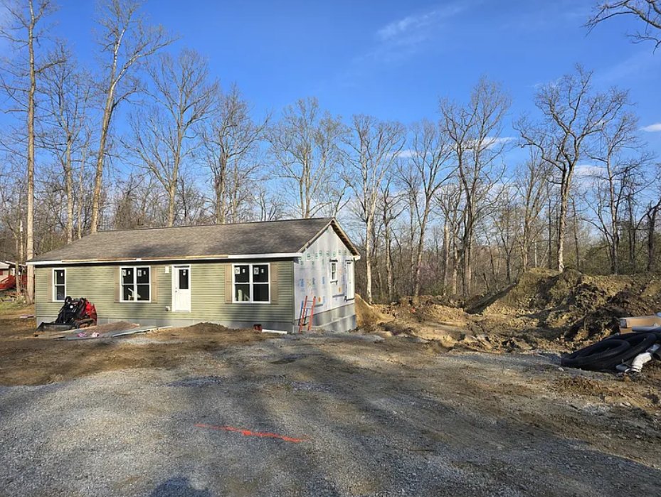 East Berlin House: 43 Hull Dr