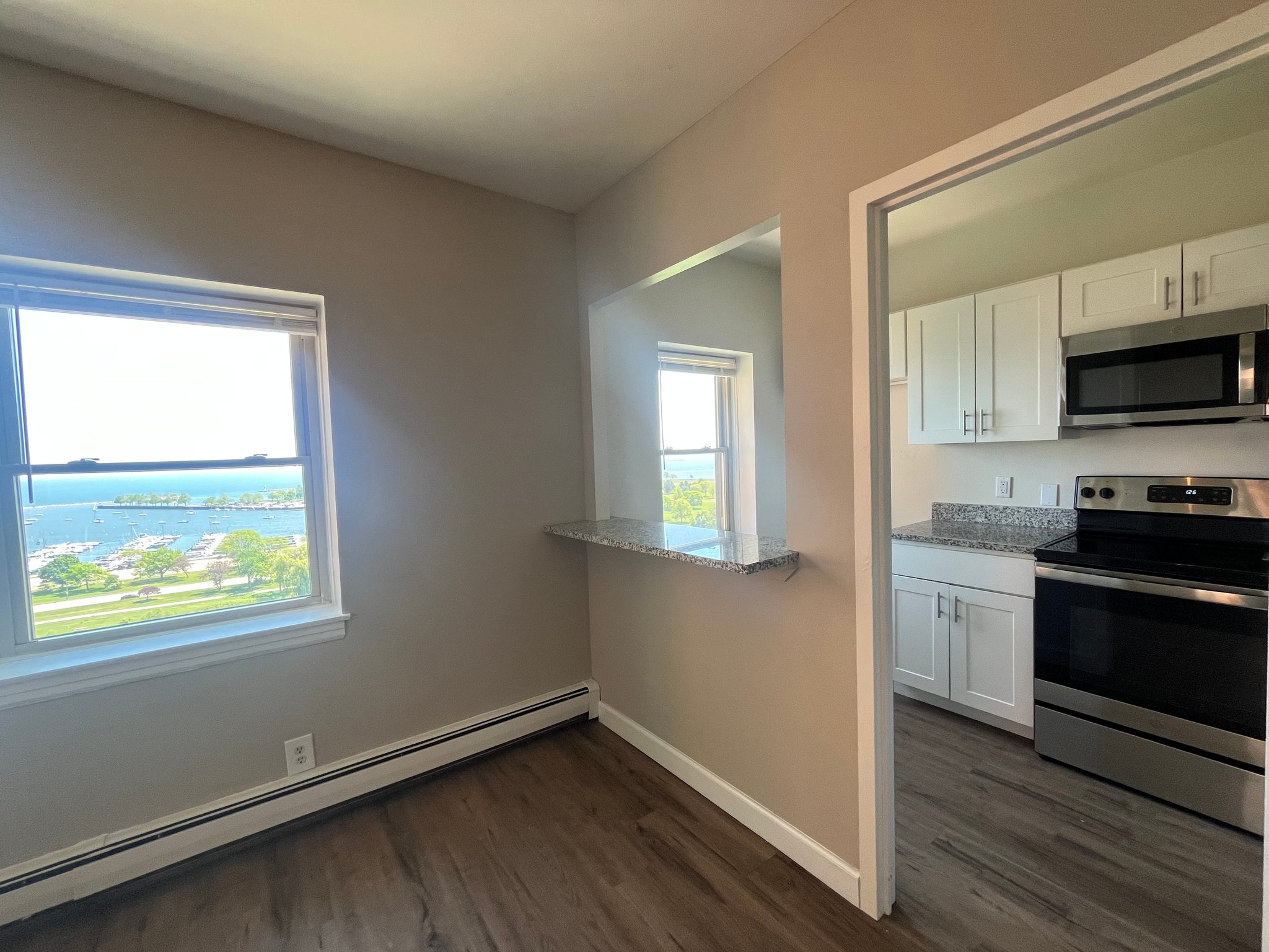 Milwaukee Apartment: 1560 N Prospect