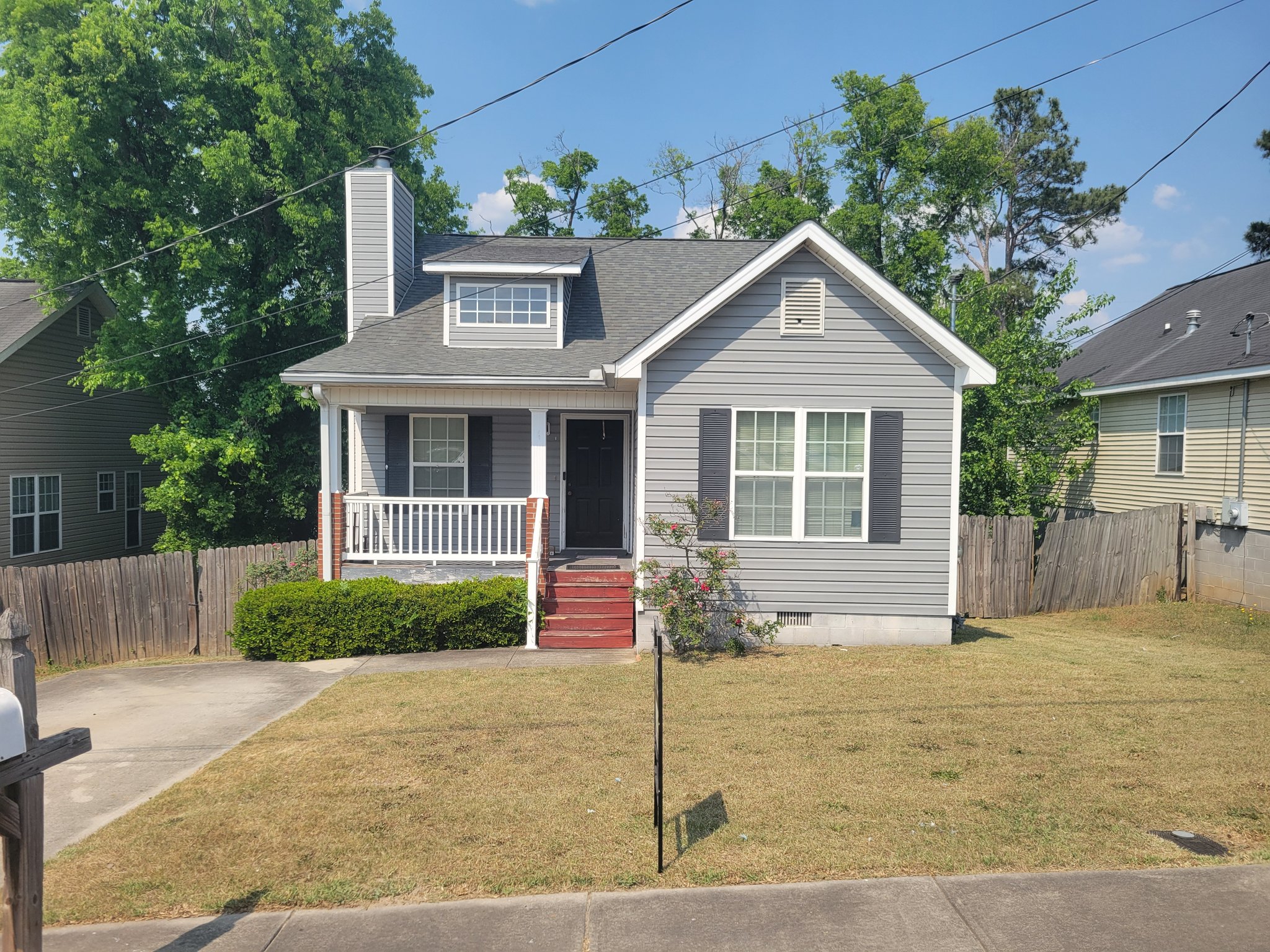 Macon House: 835 Elizabeth St