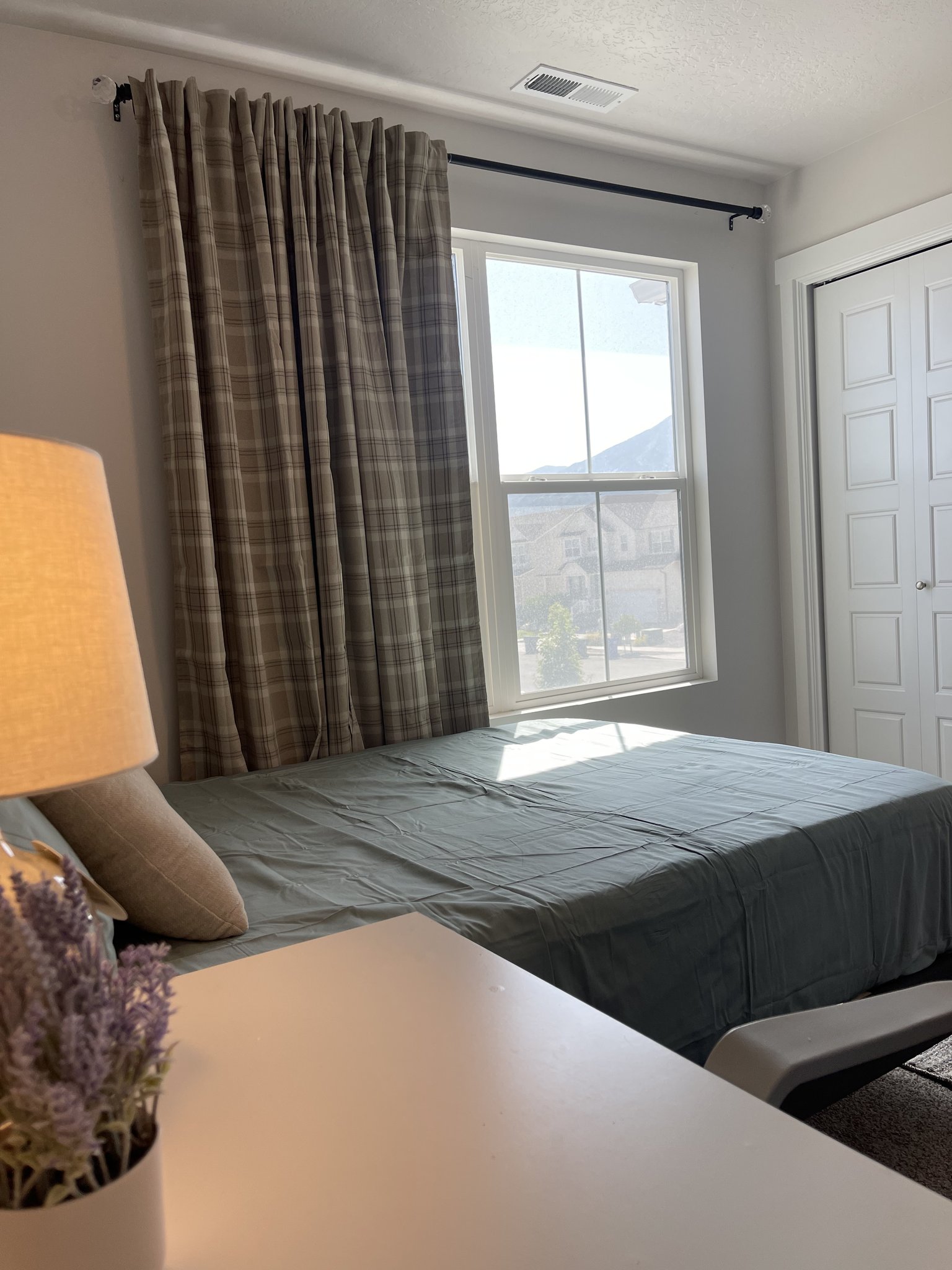 Tooele House: 837 N Marble rd