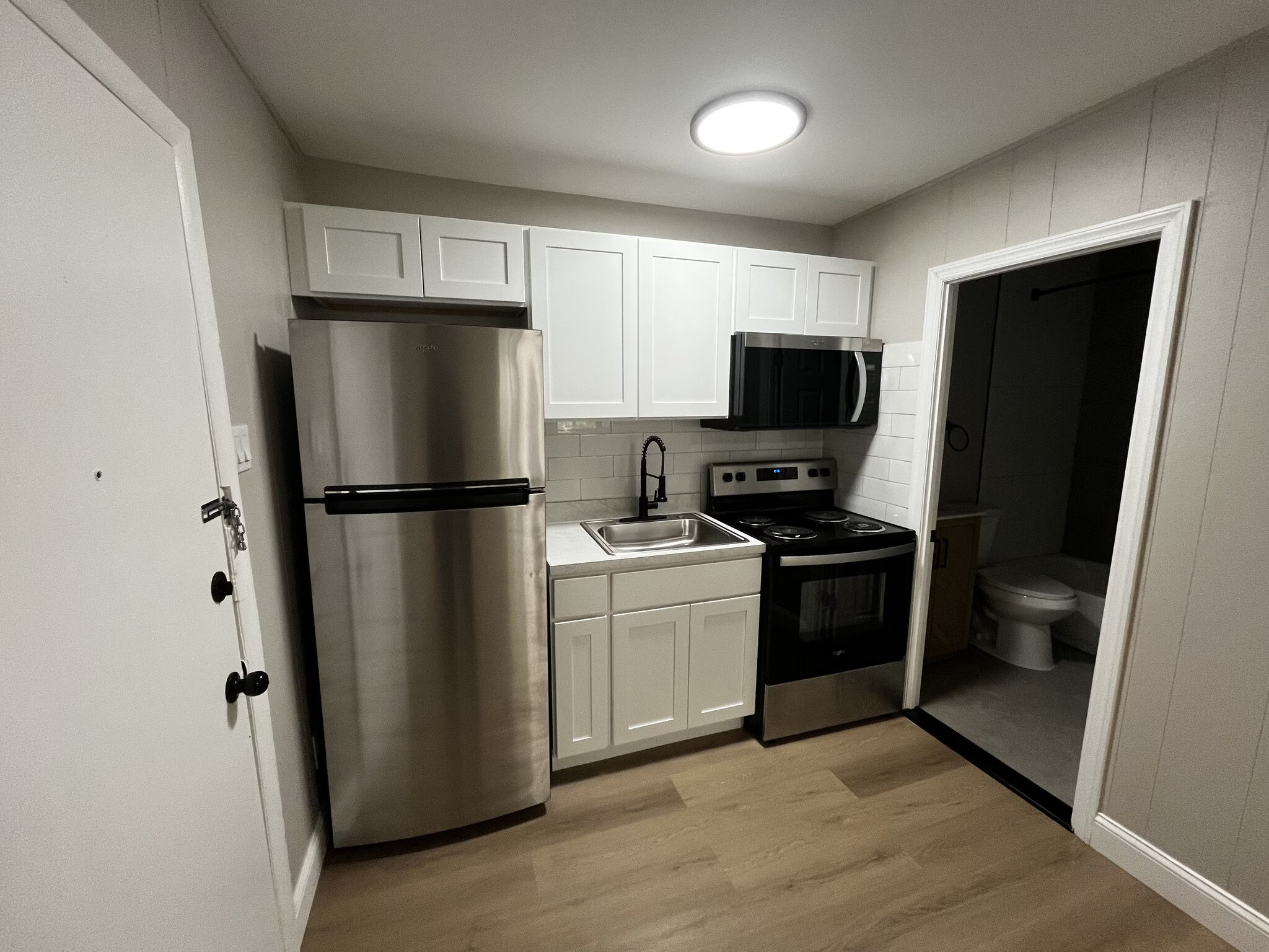Stratford Apartment: 318 Columbia Ave #313A